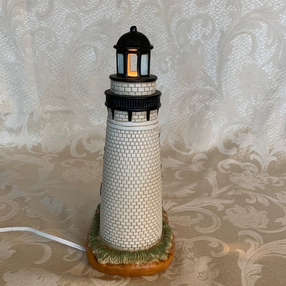 St Simons Island Lighthouse , lamp with switched cord hand painted - Picture 3 of 9